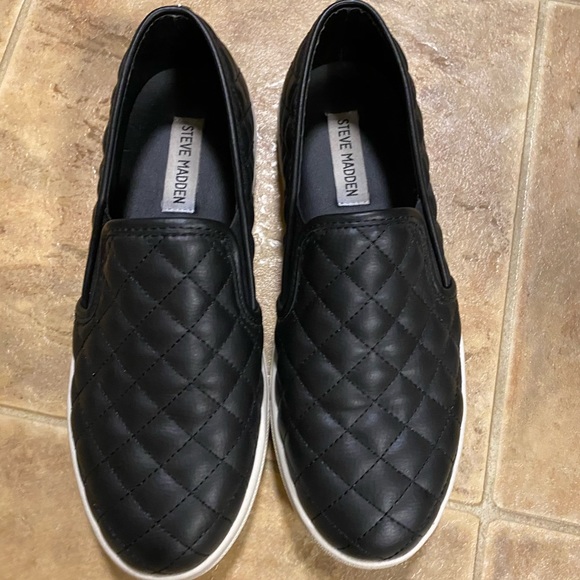 Steve Madden Sneakers - Picture 2 of 4